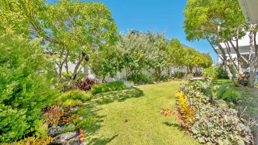 4 Bedroom Property for Sale in Struisbaai Western Cape